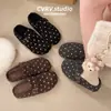 Zapatos Birkenstock de Suela Gruesa con Lunares y Punta Cerrada Semiabiertos para Mujer Ropa Exterior 2026 Nuevo Otoño/Invierno Mula con Forro de Terciopelo Pantuflas de Algodón Birkenstock