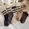 Meias de Comprimento Médio com Leggings de Tubarão para Mulheres, Cano Médio Primavera, Outono, Inverno Novas Listradas Ins Versáteis Resistentes a Odores Meias Longas