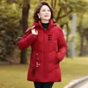 Nova Jaqueta de Algodão Estilo Chinês para Mãe 2026 Nova Jaqueta de Algodão Espessa Quente Emagrecedora Moda para Meia-Idade Tamanho Grande Jaqueta Acolchoada de Algodão Roupa Exterior