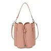 Bolsa de Couro Nova com Design Francês de Nicho em Formato de Pétala, Bolsa de Ombro Versátil de Grande Capacidade, Bolsa Transversal para Mulheres com um Toque de Luxo