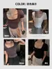 Camiseta de color liso simple, hombro normal, corte ajustado, cuello cuadrado, manga corta para mujer, nuevo diseño casual versátil de verano, top de nicho