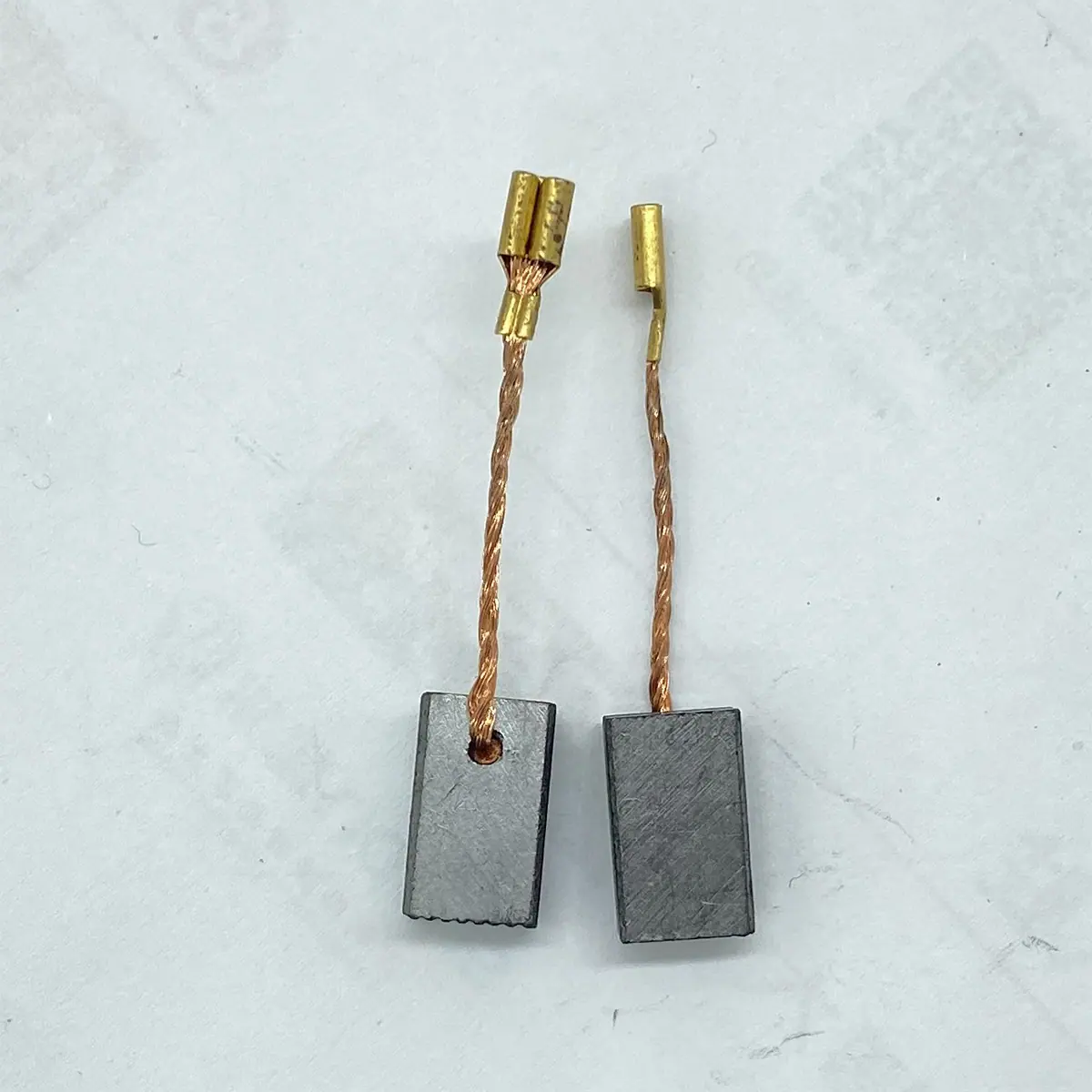 604角磨机碳刷6X82