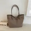 Bolsa Textura Fosca Retrô Nova 2025 Estilosa para o Dia a Dia Bolsa de Ombro Única Bolsa Tote Grande Capacidade Feminina de Mão