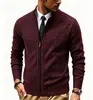 Suéter Masculino Novo Outono e Inverno de Venda Cruzada, Tamanho Grande, Corte Justo, Estilo Europeu e Americano, Cor Sólida, Gola Alta, Bolso com Zíper, Tricô Masculino