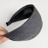 Faixa de cabeça alargada com o mesmo estilo retrô de malha de Yi Mengling para cobrir as costuras do cabelo e faixa de cabeça alta de caveira para pressionar o cabelo e orifício antiderrapante para o cabelo
