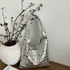 Bolsa Personalizada Estilo Coreano, Novo Modelo de Primavera, Bolsa Saco com Rebites de Grande Capacidade, Simples e Casual, Aparência Premium, Bolsa de Ombro Estilosa