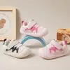 Zapatos para Niñas Pequeñas, Estilo Primavera y Otoño, Malla Transpirable, Suela Suave, Zapatos de Bebé, Tenis Rosas con Estrellas, Zapatos para Niños