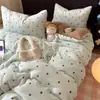 2026 Nueva Clase A Grado Madre e Hijo Estilo Ins Engrosado Otoño e Invierno Cálido Vellón de Leche Uso en Casa Estampado de Dibujos Animados Juego de Cuatro Piezas Dormitorio