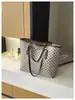 Bolso de axila Estilo Retro Europeo Americano Bolso de Hombro Único Transfronterizo Venta Caliente Bolso Tote para Mujer Gran Capacidad Versátil para Viajes y Uso Diario Bolso de Mano