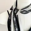 Lenço Triangular de Seda Estilo Hepburn Estampa Retro Luxo Leve Temperamento Lenço de Pescoço Cachecol de Gola Protetor de Pescoço Decoração Versátil Diário Estilo Universal