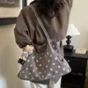 Bolso de mano minimalista de moda estilo coreano 2026 otoño nuevo lunares bolso casual de moda para el trabajo bolso de un solo hombro debajo del brazo