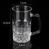 Copo de Cerveja de Vidro Esculpido Pronto de Fábrica Resistente ao Calor Grande Capacidade Copo de Cerveja Artesanal com Alça Vidro Sódio-Cálcio Copo de Cerveja Atacado