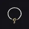 Pulsera de Moda de Venta Caliente Transfronteriza 2026 con Diamantes y 26 Letras, Pulsera de Perlas de Imitación Ovaladas, Disponible para Venta al por Mayor para Mujeres