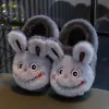 Lindas pantuflas de algodón de dibujos animados para niños, cómodas y cálidas, zapatos de algodón para niños mayores, pantuflas peludas de moda para niñas, forradas de felpa