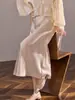 Jaqueta Top de Manga Bufante Bordada Estilo Nacional Novo Estilo Chinês Cor Sólida Elegante Conjunto de Saia de Alça de Acetato N4042
