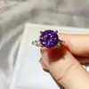 Anillo de moissanita de lujo de diamante a todo color de 5 quilates al por mayor, anillo de diamante clásico colorido exagerado europeo y americano, artículo de venta caliente al por mayor