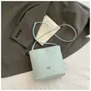 2025 Nuevo Bolso de Cubo Tejido Simple Bolso de Hombro de Moda Ins Coreana Bolso Nicho para Mujer para Desplazamiento Axilar