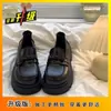 Novos Mocassins Versáteis Outono/Inverno 2025 com Saias, Sapatos de Couro Estilo Britânico Retrô Pretos com Salto Grosso e Solado Grosso para Mulheres