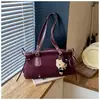 Bolsa de Ombro Versátil de Grande Capacidade 2026 Outono/Inverno Nova Couro Macio Fosco Bolsa com Toque de Luxo Bolsa Tote Retro para o Dia a Dia