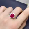 Anillo de Rubí Recién Quemado con una Piedra Principal Cristalina de 8x10 mm, Finamente Elaborado y Engastado en Plata S925