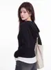 Capa base de aspecto en capas para mujer, nueva colección otoño temprano 2026, diseño de alta gama, camiseta de manga larga color block con capucha