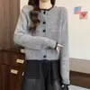 Cárdigan de punto con diseño de bloques de color y botón de corazón, manga larga corta, suéter, chaqueta de otoño e invierno, nuevo diseño transfronterizo para mujer
