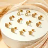 Moda Acero Inoxidable Fino Joyería al por Mayor Chapado en Oro de 18K Circonita CNC Corazón Infinito Aretes Pequeños de Tachuela para Mujeres
