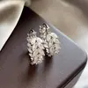 Brincos de Fivela em Forma de U de Espiga de Trigo com Diamantes de Luxo Leve Design de Nicho de Ponta Moda Francesa Novos Brincos para Mulheres Atacado