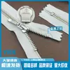 Zíperes Ykk em Estoque, Tamanho 5 Metal, Zíper Fechado de Cobre Branco Níquel, Três Cabeças de Zíper para Escolher, 15-30cm, em Estoque