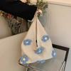 Bolso de Punto de Lana Relajado de Moda con Flor de un Hombro para Mujer 2024 Nuevo Estilo Bolso Tote Simple de Gran Capacidad