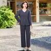 Atuendos de otoño e invierno modernos y elegantes para madres 2026, nuevos conjuntos de dos piezas de moda para mujeres de mediana edad y mayores, traje de madre de manga larga