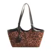 Bolso de Hombro Grande de Capacidad con Estampado de Leopardo de Alto Grado para Mujer, Estilo Retro Versátil, Moda de Principios de Otoño