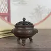 Incensário antigo de cobre com cabeça de leão de três pernas latão micro-entalhe fogão de cobre pequenos ornamentos cerimônia do chá cobre antigo bronze pequeno fogão de cobre