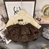 Traje de Otoño para Niña 2025 Nuevo Estilo Camiseta Básica Lisa con Estampado de Leopardo Falda Plisada Linda para Bebé Niña Moderno