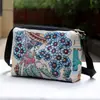 Bolso Bandolera Nuevo Estilo Étnico Yunnan Lona Bordada Bolso de Hombro Doble Cara Seda Dorada Correa Negra Bolso de Tres Compartimentos para Puesto