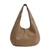 Comercio Exterior Moda Americana Retro Remaches Bolso de Axila para Mujer Principios de Otoño Gran Capacidad Lujo Ligero Tacto de Alta Gama Bolso de Hombro Único