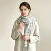 Bufanda a cuadros versátil y elegante para mujer, nuevo diseño coreano invierno 2026, regalo para estudiante, bufanda cálida para el cuello