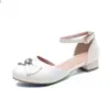 Nuevas sandalias de tacón bajo y grueso con lazo de pedrería huecas 2024 talla 28-43 talla zapatos para padres zapatos infantiles de comercio exterior