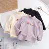 Camiseta Base de Terciopelo para Niñas Otoño e Invierno Ropa Infantil Popular Cibernética Top de Camiseta Gruesa para Bebés de Cuello Medio Alto de Manga Larga con 3 Flores