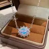 Novo Estilo Deslumbrante Colar com Corte de Fogos de Artifício Olho de Diabo, Moda de Luxo Leve com Diamante de Alto Carbono e Safira Corrente de Clavícula Atacado