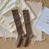 Calcetines de color liso hasta la pantorrilla para mujer, otoño e invierno, cálidos, microcompresión, adelgazantes para las piernas, estilo JK japonés, con zapatos pequeños de cuero, calcetines largos integrados