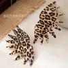 Nuevos Pendientes de Hoja de Arce Leopardo Tridimensionales con Sentido de Diseño Vintage Pendientes de Flor de Lujo Ligero Europeos y Americanos Pendientes Transfronterizos para Mujer
