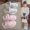 Tenis de Dibujos Animados para Niñas Otoño 2024 Nuevos Zapatos Infantiles Zapatos de Patineta Rosas para Niña Zapatos Casuales para Niños Medianos y Grandes