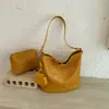 Bolso tejido de gran capacidad para mujer, nuevo estilo verano 2026, bolso cruzado de un solo hombro casual de alta gama, bolso de mano casual para el trabajo
