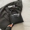 Bolso Cubo Retro Simple de Nuevo Estilo, Bolso Casual de Moda, Nuevo Estilo Primavera 2026, Bolso de Hombro Cruzado Texturizado para Mujer