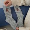 IOULOR Calcetines Gruesos Coreanos Bordados de Oso de Lana Invierno Niñas Nicho Vintage Calcetines Apilados de Media Caña Calcetines Cálidos