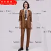 Primavera y otoño 2023 Nuevo traje de manga larga caqui Chaqueta de mujer Camisa Pantalones Falda plisada Traje de cuatro piezas de moda