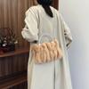 Bolsas para Mulheres 2025 Inverno Nova Bolsa Fofa de Pele de Fada Bolsa Nuvem Plissada Bolsa Pequena de Mão Peluda Bolsa Transversal
