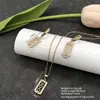 Conjunto de pendientes y collar Xuping estilo vintage de nicho europeo y americano transfronterizo, conjunto de joyería elegante de aleación de cobre, venta al por mayor y hecho a medida