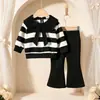 26 Roupa de Menina para Primavera e Outono Novo Estilo Gola Boneca Moletom Listrado Calça Flare Cor Sólida Fashion e Elegante Direto da Fábrica